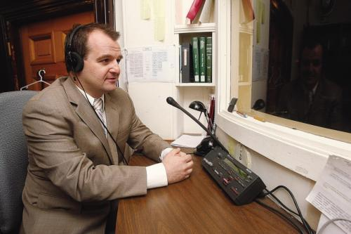 Desde una cabina de la Asamblea Legislativa de Nuevo Brunswick